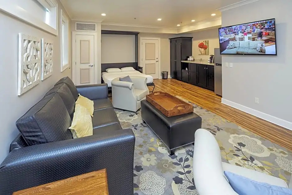 Deluxe Suite