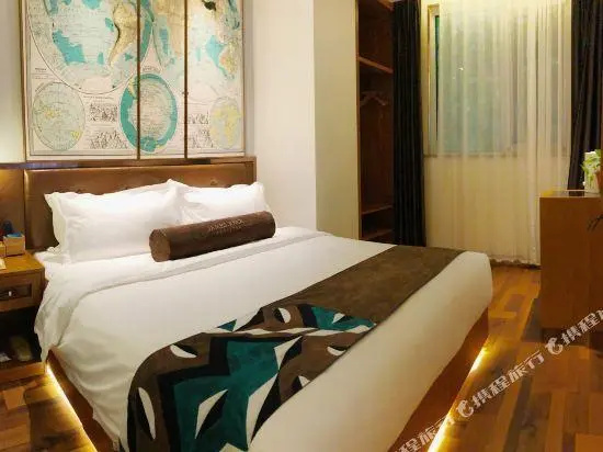 Business Double room (full double bed)