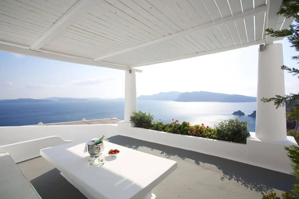 Villaki Oia Hotel