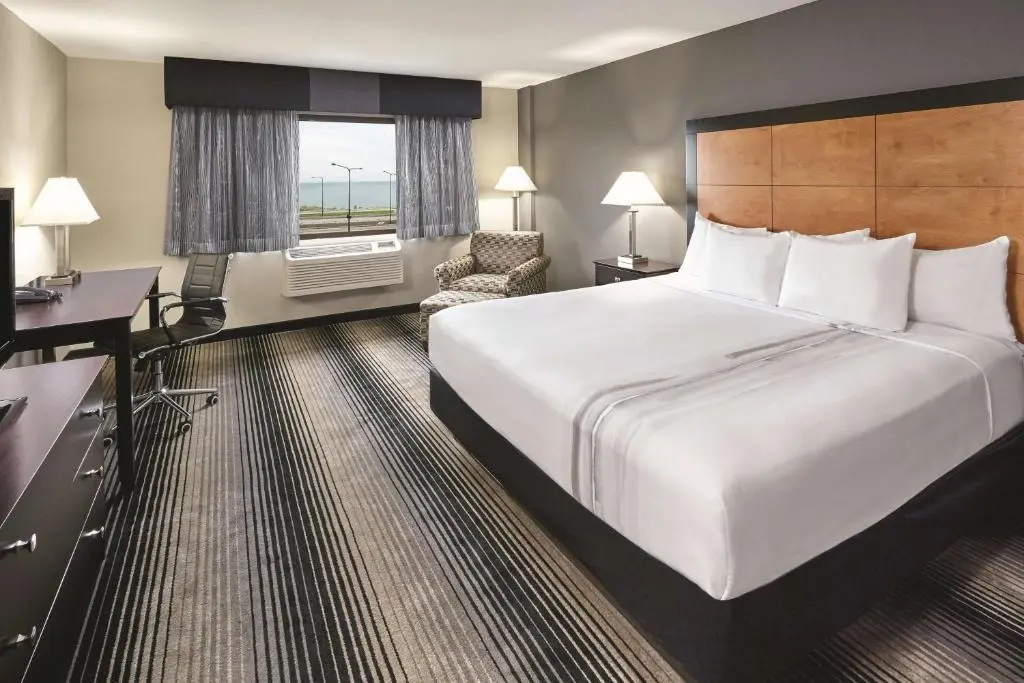 La Quinta Inn & Suites by Wyndham Chicago - Lake Shore - Chambres