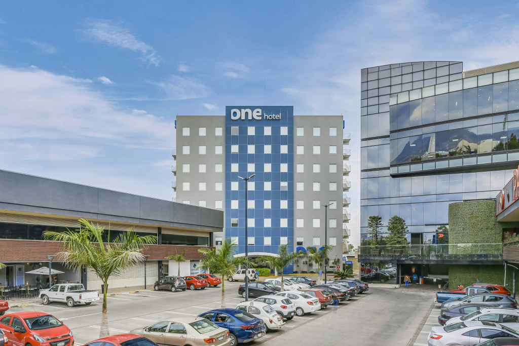 One Leon Poliforum - Général