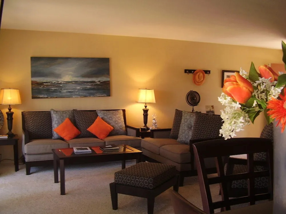 2 Bedrooms Quadruple Villa
