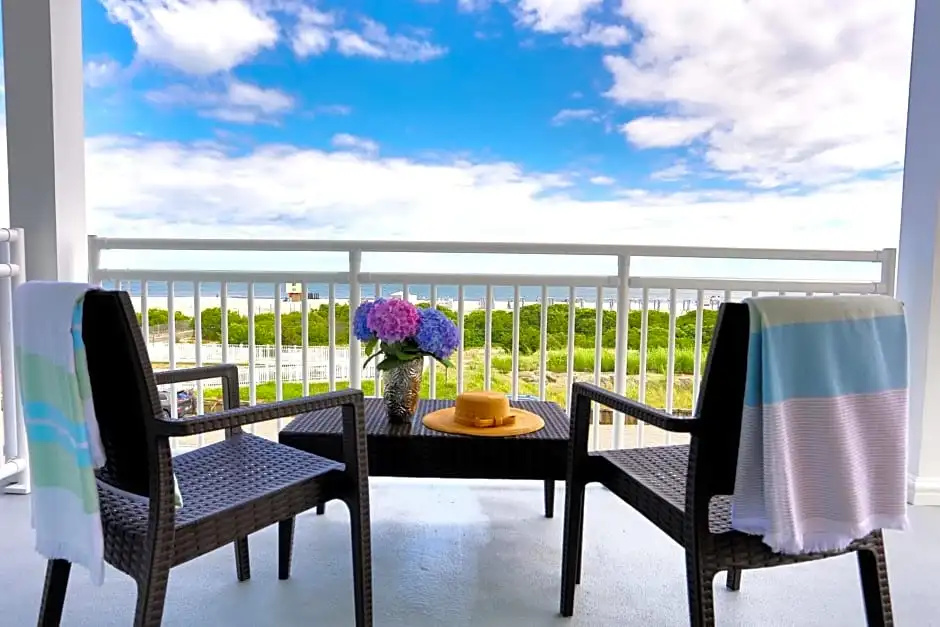 Deluxe Double room with ocean view (full double bed)