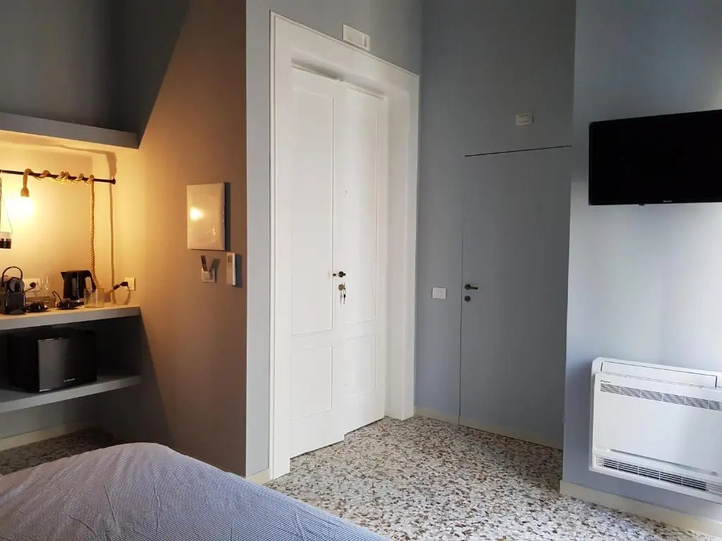 Deluxe Double room with balcony (full double bed)
