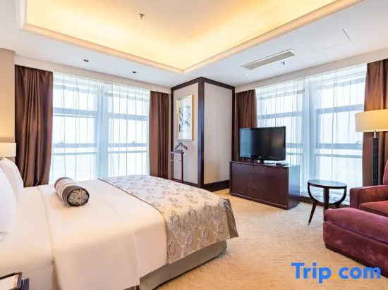 Deluxe Double Suite full double bed