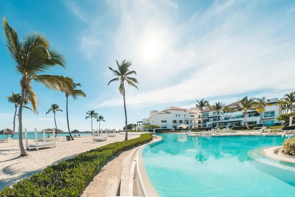 Apartment w Pool and Ocean View in Punta Palmera