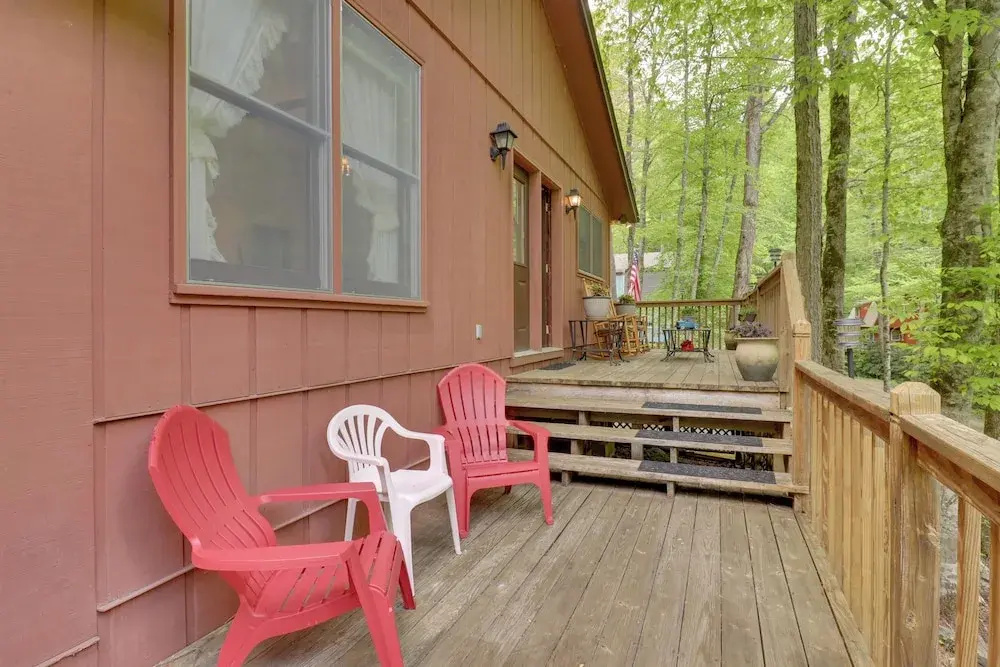 Cozy Whittier Home w/ Fire Pits < 15 Mi to Hiking!
