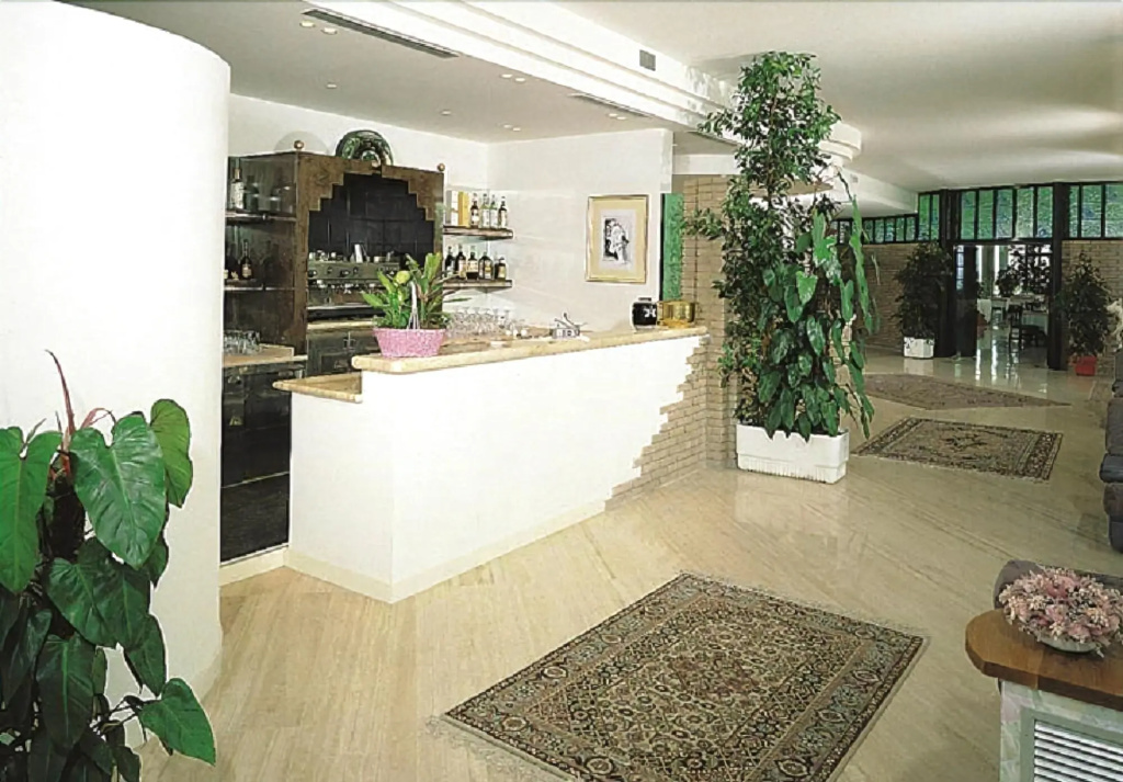 Lobby & Reception