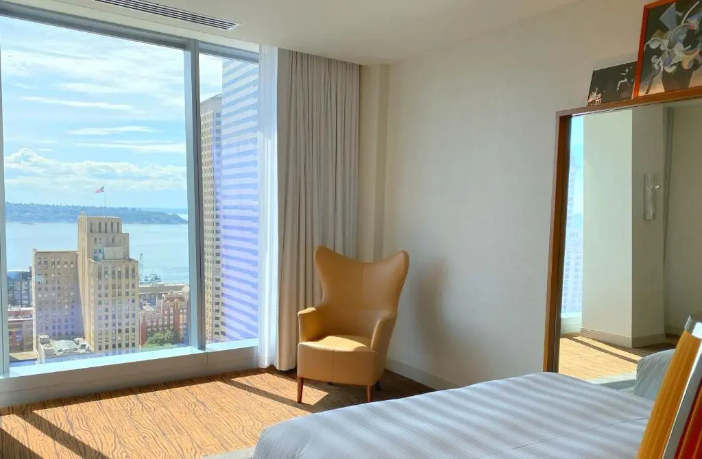 Deluxe Double room with bay view (full double bed)