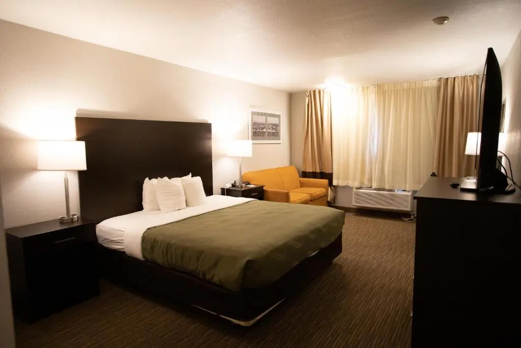 Standard room with pool view
