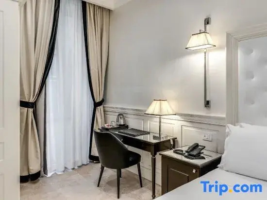 Deluxe Double room (full double bed)