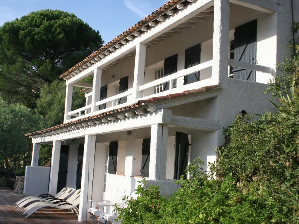 Country-style Decorated Villa With Pool and Breathtaking, Panoramic View of the Gulf of Saint-tropez