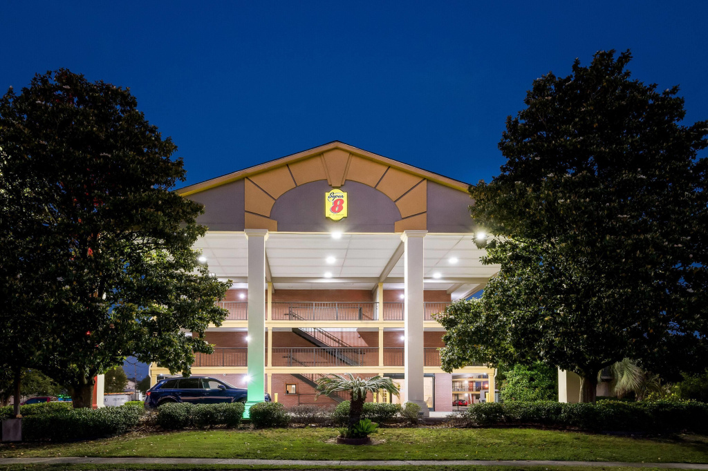Super 8 by Wyndham Metairie