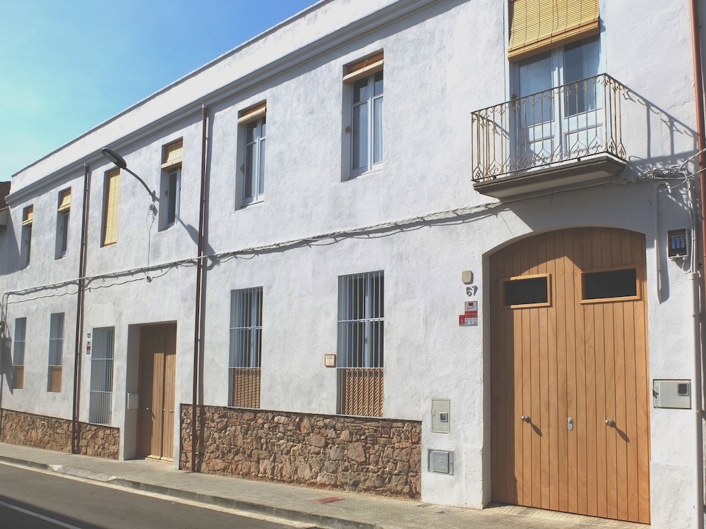 Beautiful, Authentic House With Large Patio and Swimming Pool, Near the Beach