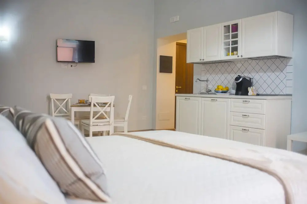 Deluxe Quadruple room with city view