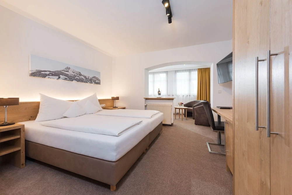 Standard Triple room with balcony and with mountain view
