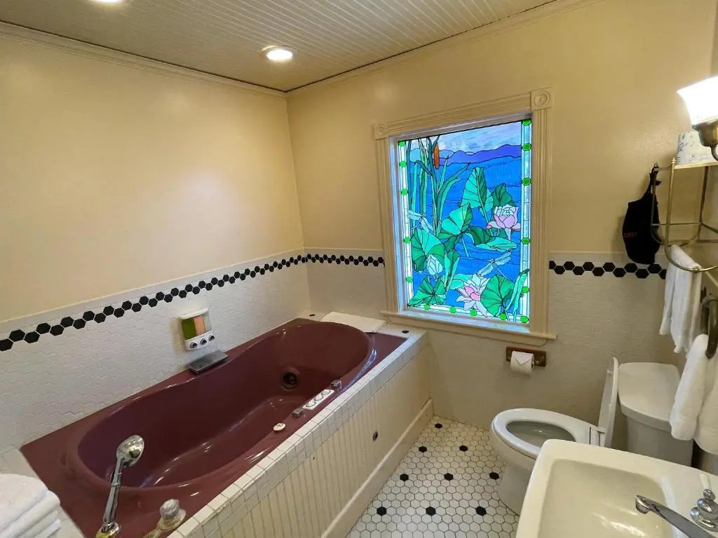 Deluxe Double room (full double bed)
