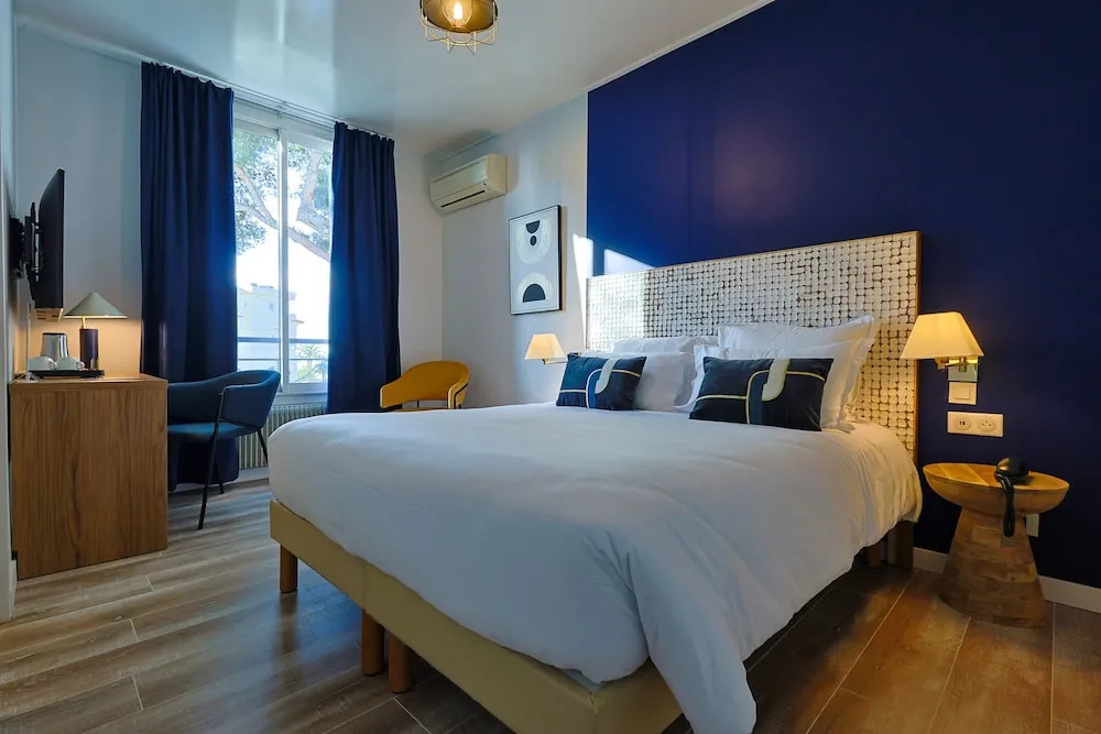 Superior Double room (full double bed)