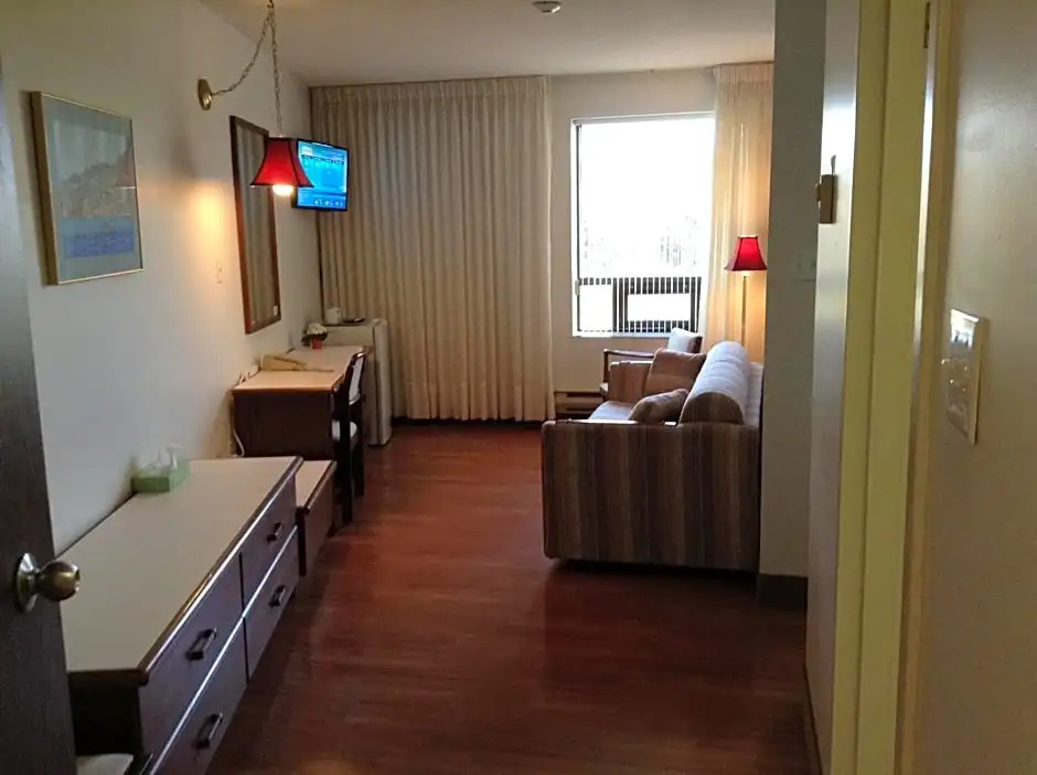 Double Suite (full double bed)