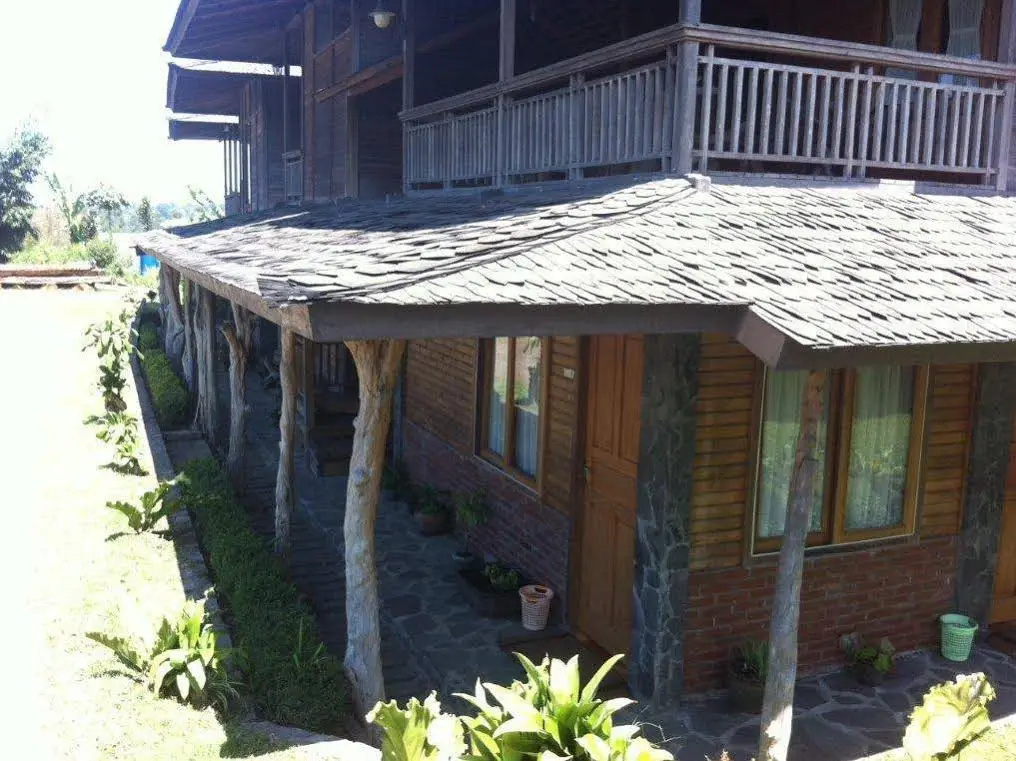 Villa Rumah Kayu (Java Joglo)
