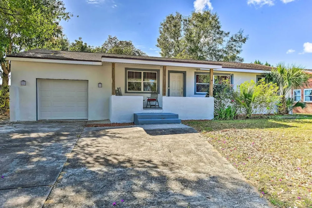 Bright, Pet-friendly Retreat in Avon Park!