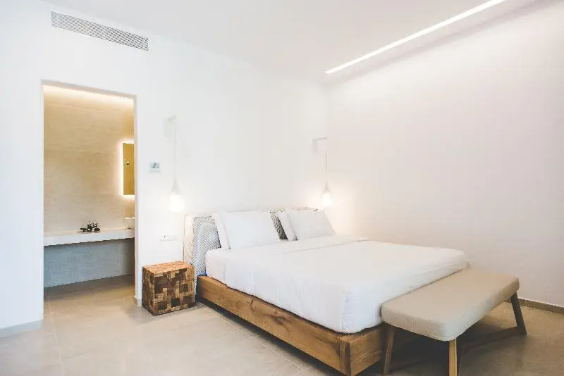 Junior Suite with balcony and with pool view