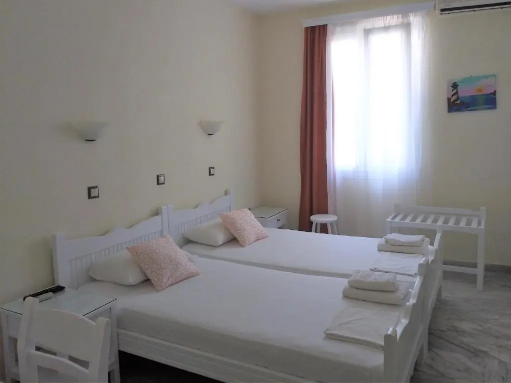 Standard Triple room