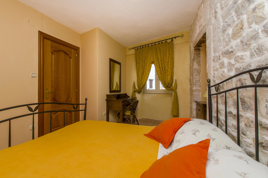 Palace Derossi — 5