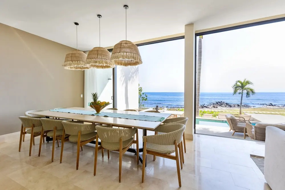 Modern Luxury W Resort Amenities Sleeps 16