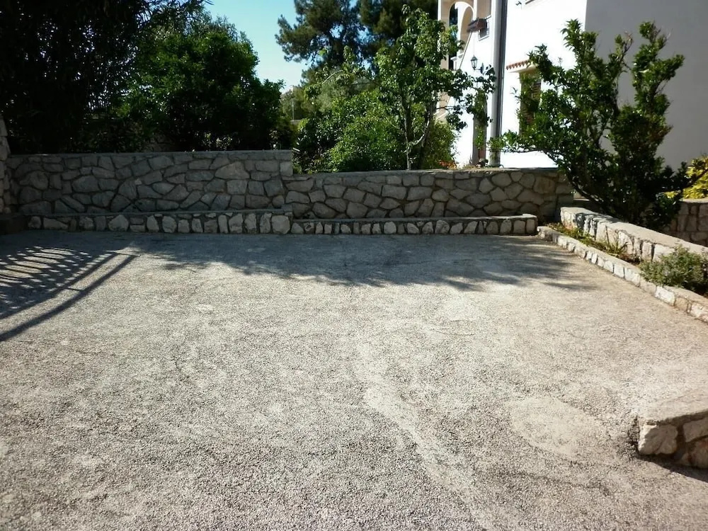 Tonia - Great Location & Afordable - A1