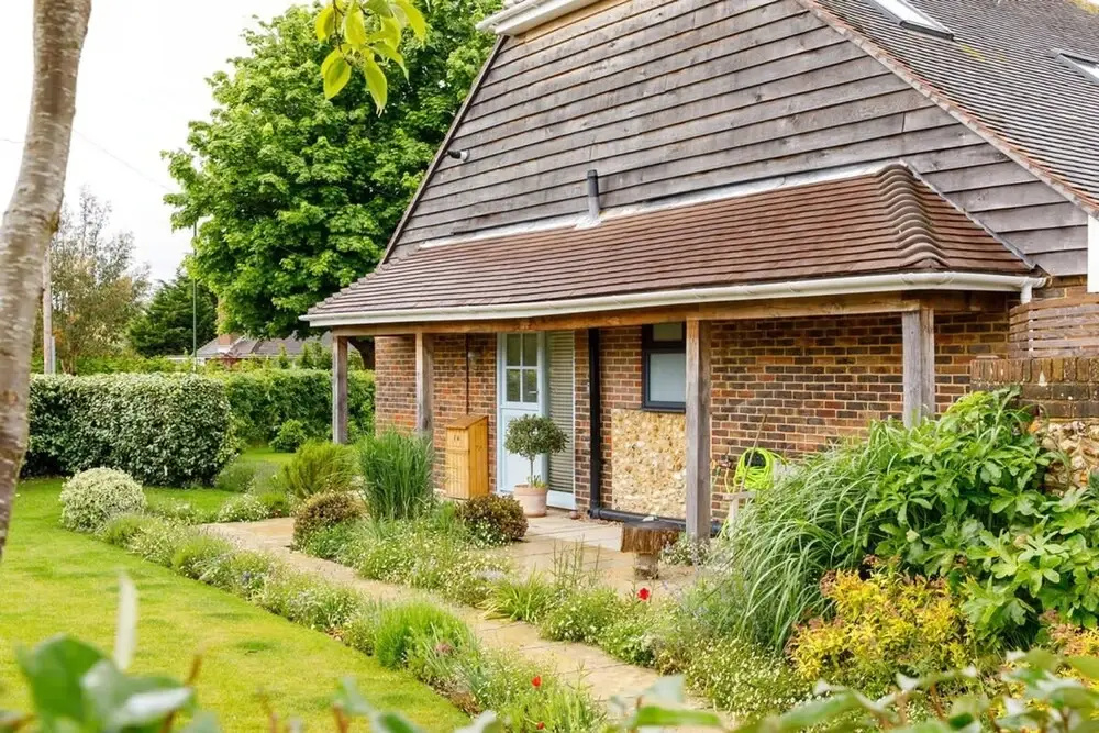 Pretty Coastal Home in Bosham Close to Water