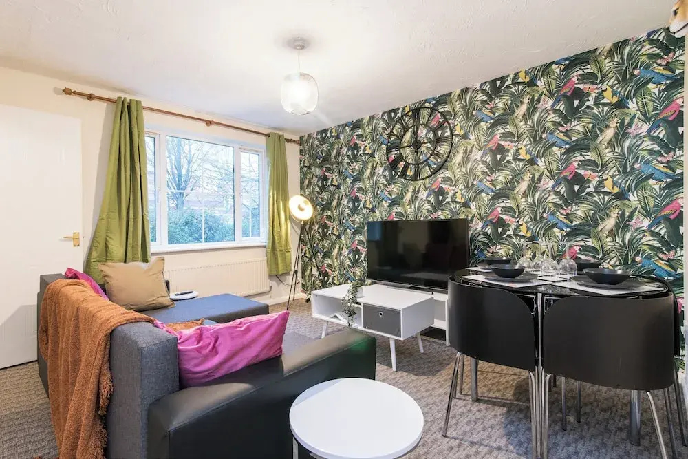 Spacious 3-bedroom Apartment w/ Private Garden