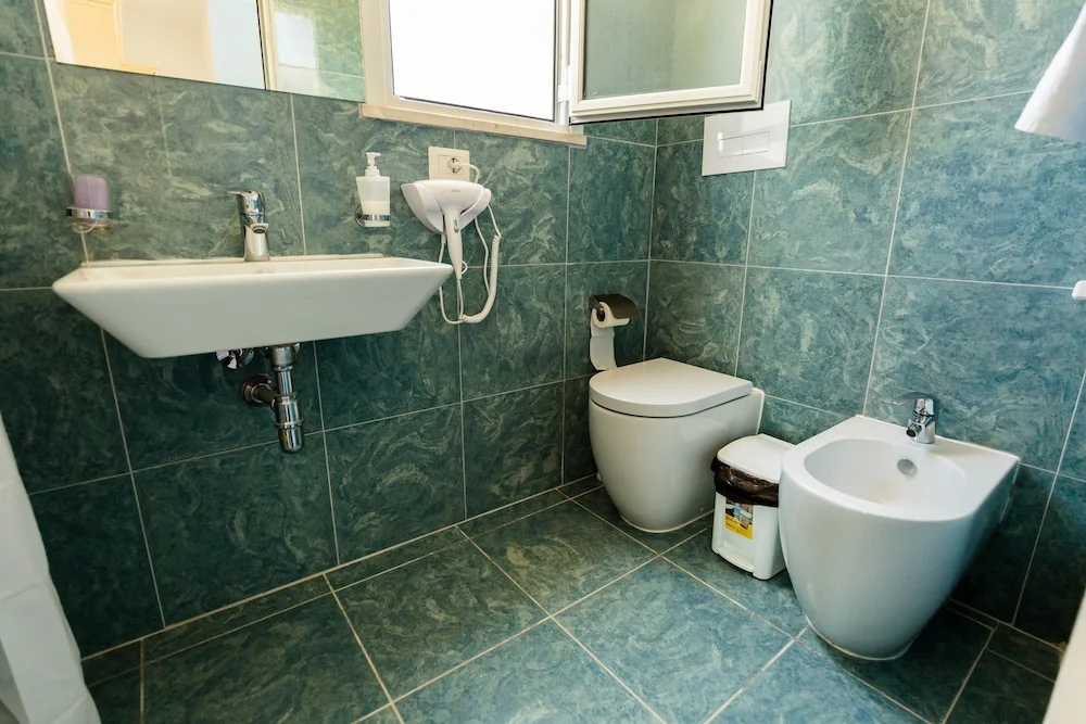 Standard Quadruple room with partial sea view