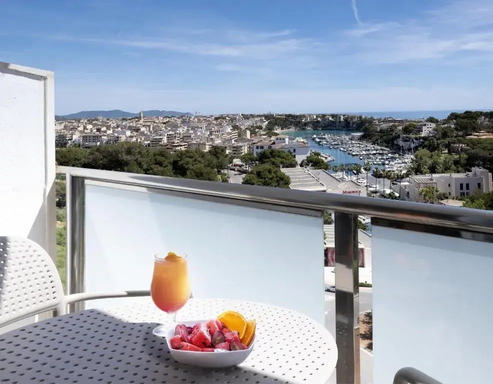 Deluxe Double room with harbour view (full double bed)