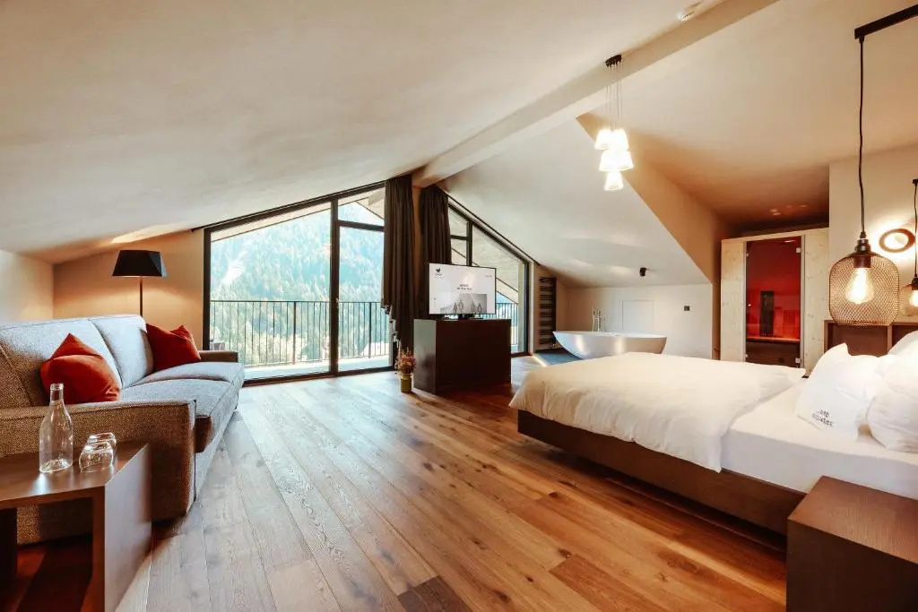 Suite with mountain view