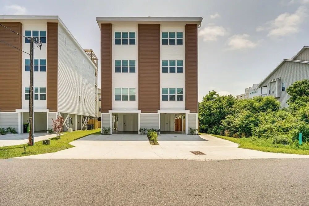 Carolina Beach Vacation Rental w/ Rooftop Terrace