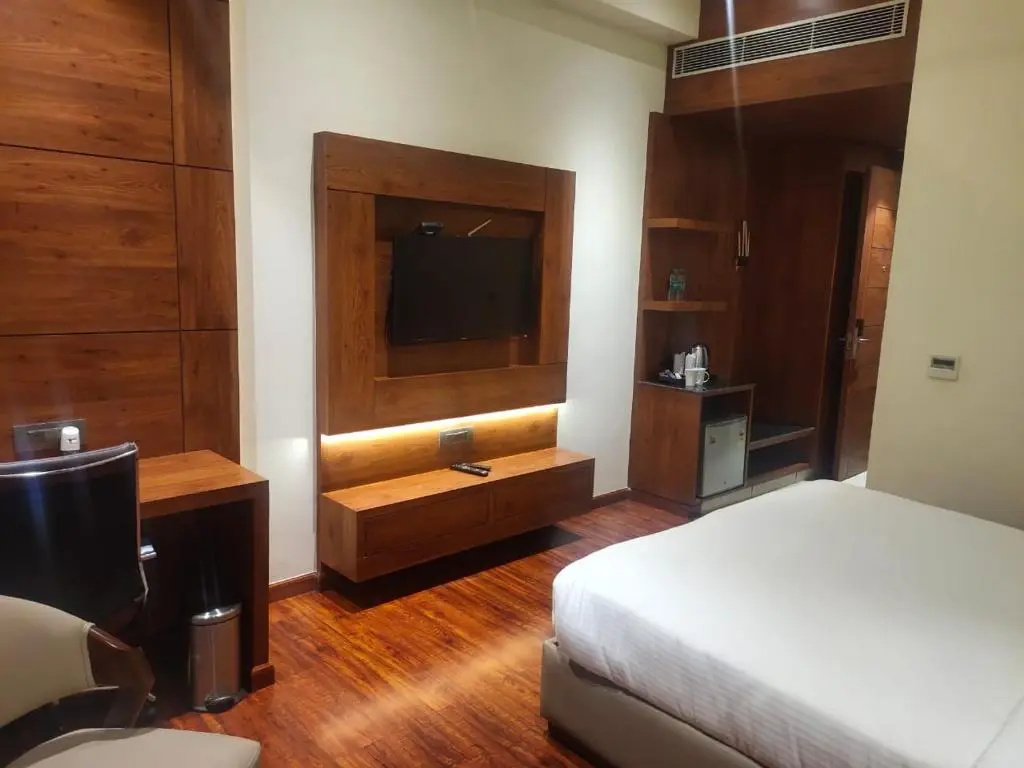 Deluxe Double room (full double bed)