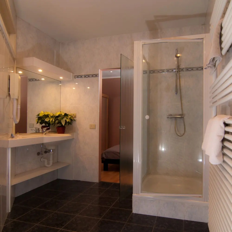 Economy room