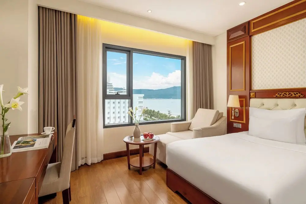 Deluxe Double room with partial ocean view (full double bed)
