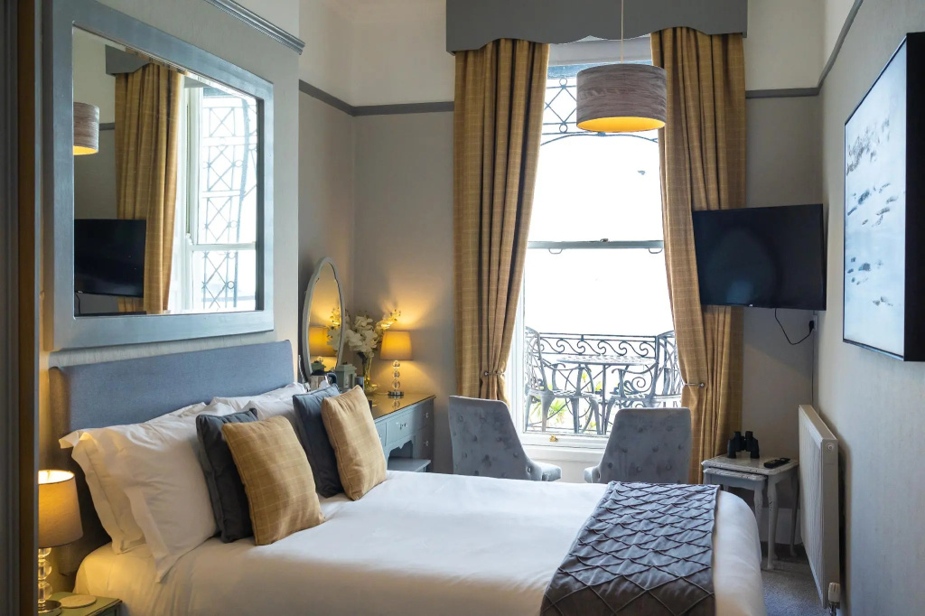 Standard Double room with sea view (full double bed)