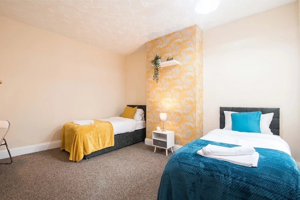 Contractor 4-bed House in Coventry