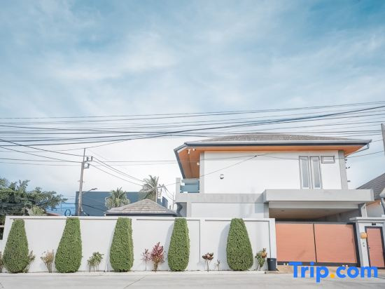 Expansive 4BR Villa Full Kitchen & Jacuzzi