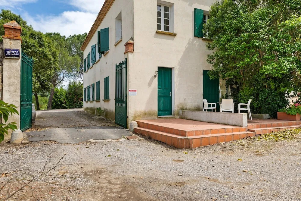 Flat With Pool in the Heart of Vineyards