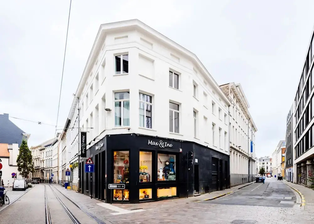 Trendy Modern Corner Studio With a View of Ghent