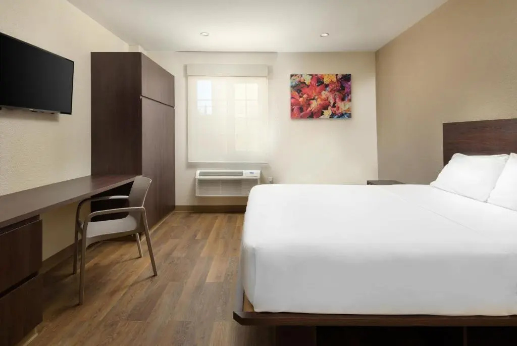 Double Suite (full double bed)