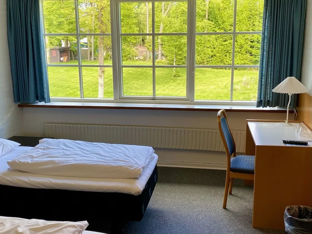 1 Bedroom Economy Double room (twin beds)