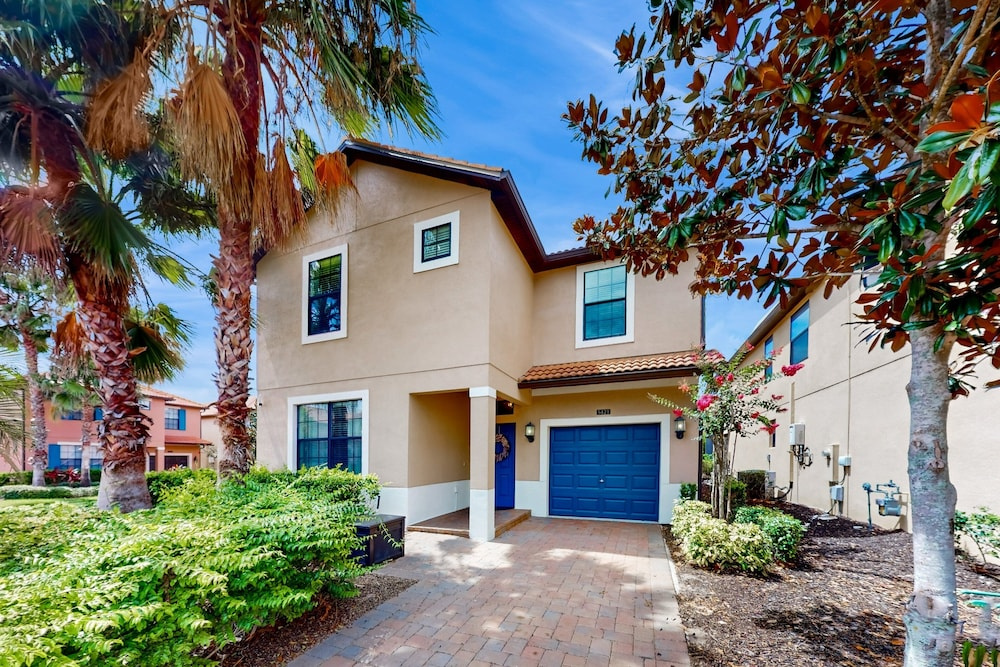 Spacious Getaway With 2 Themed Game Rooms, Private Pool, & Pool spa