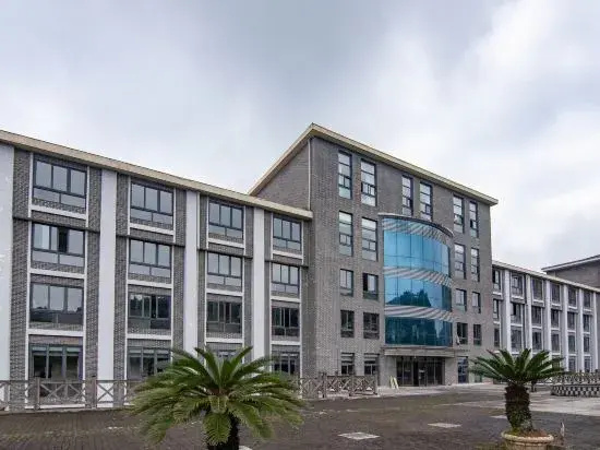 Jindaoxia Liangjiang Holiday Hotel