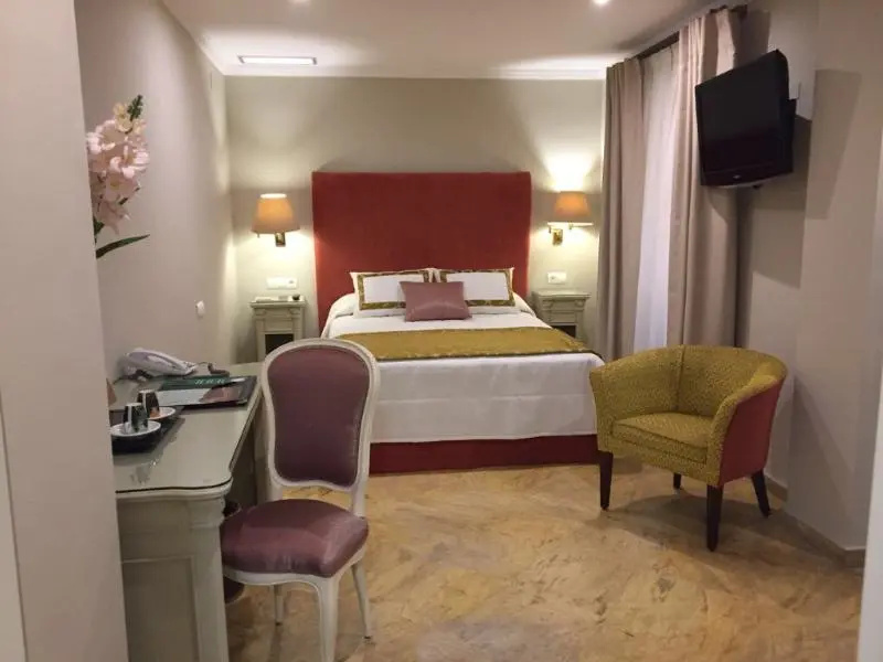 Standard Double room with balcony (full double bed)