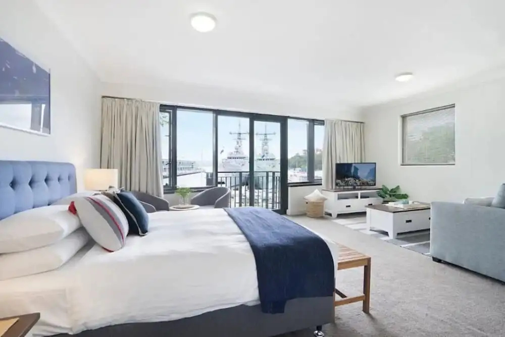 King Size Studio With Water View, Walk To The City in Sydney